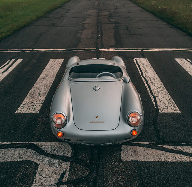 a silver porsche 550 Spyder